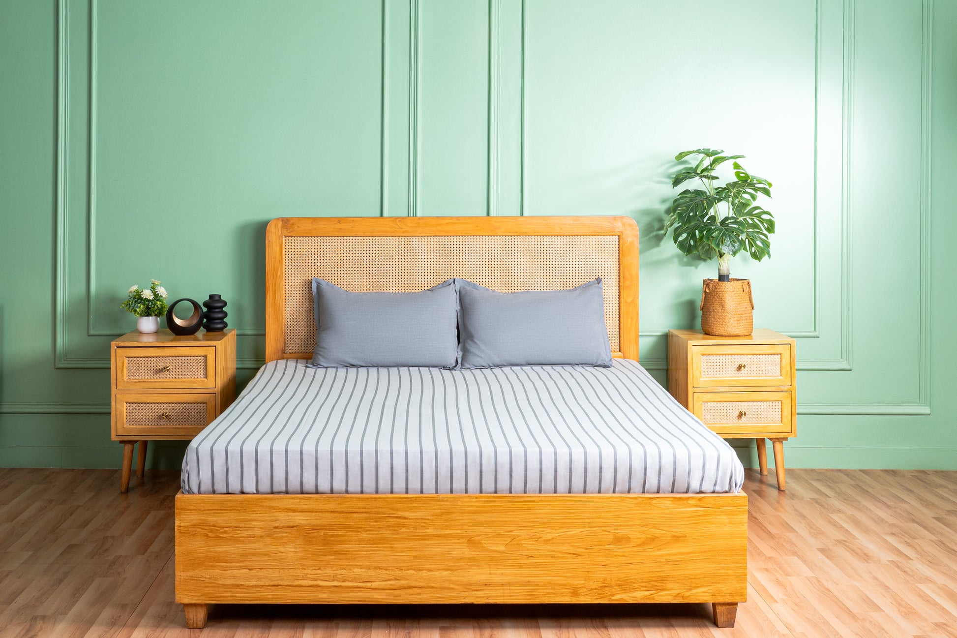 Nidrāya One (Premium Grounding Bedsheet) - Pebble