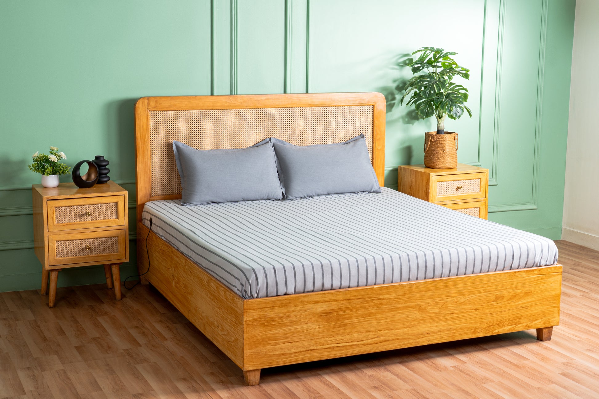 Nidrāya One (Premium Grounding Bedsheet) - Pebble