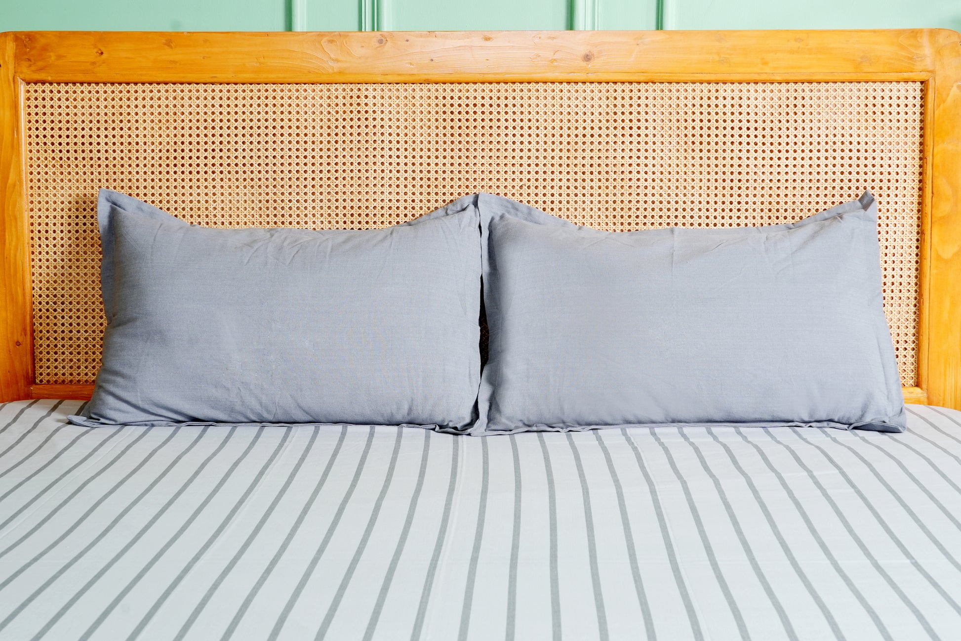 Nidrāya One (Premium Grounding Bedsheet) - Pebble