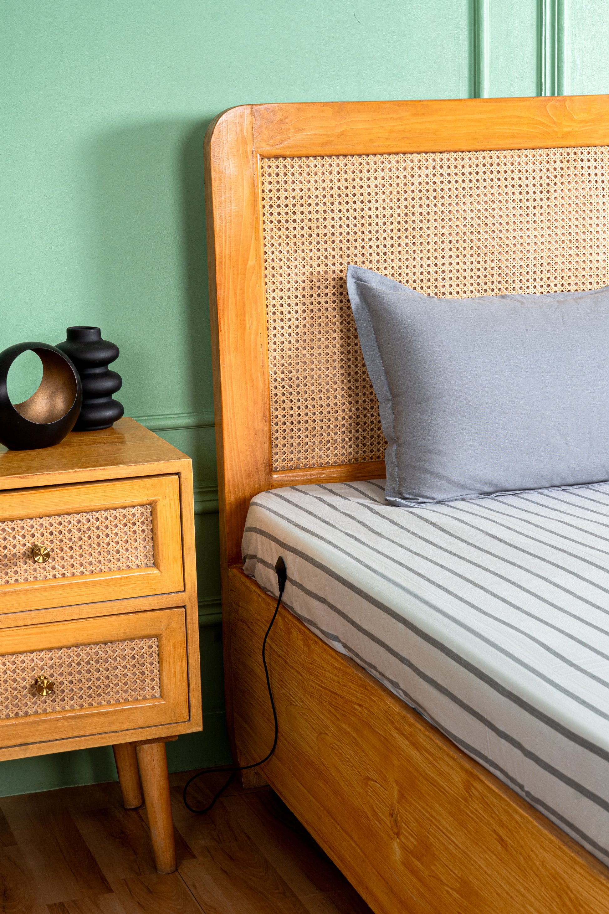 Nidrāya One (Premium Grounding Bedsheet) - Pebble