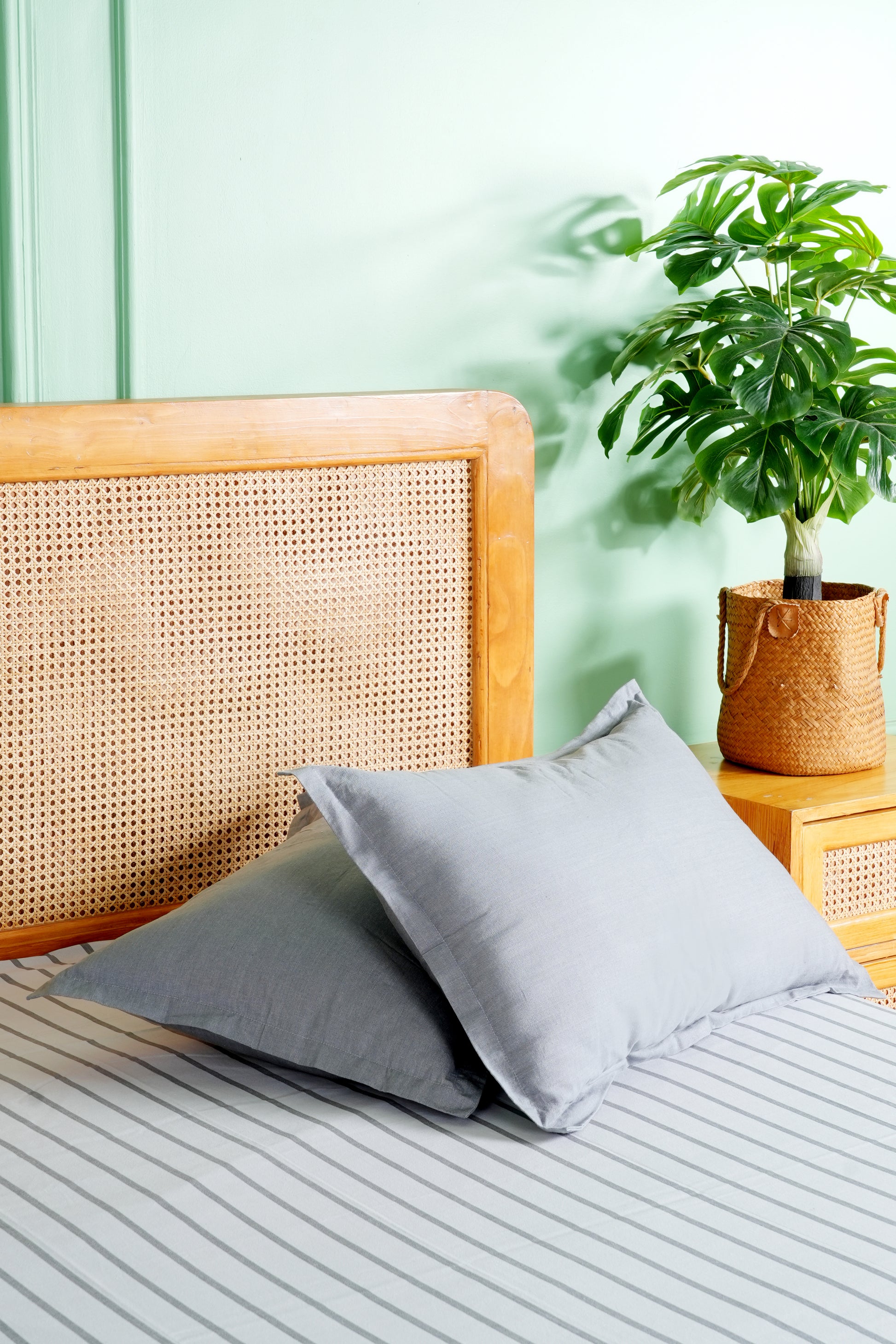 Nidrāya One (Premium Grounding Bedsheet) - Pebble