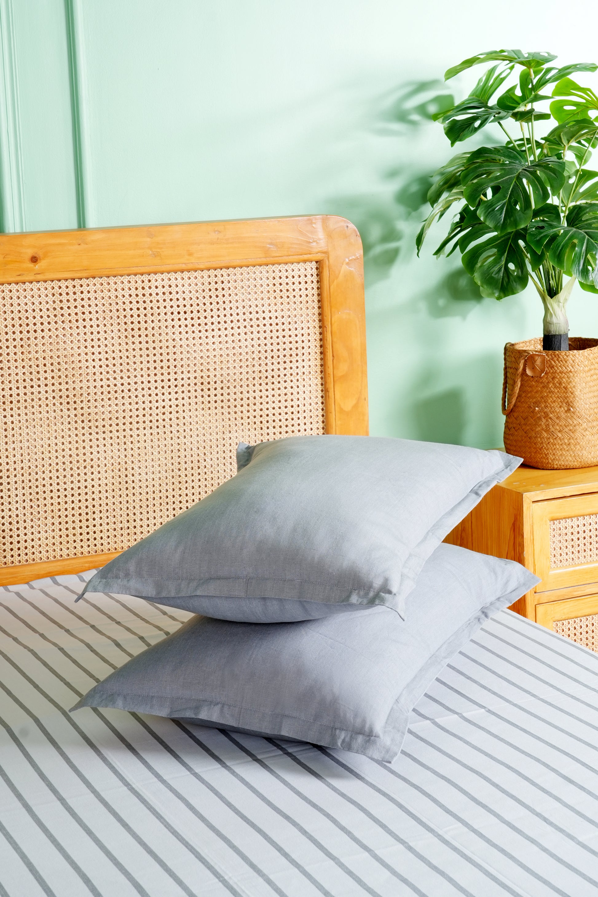 Nidrāya One (Premium Grounding Bedsheet) - Pebble