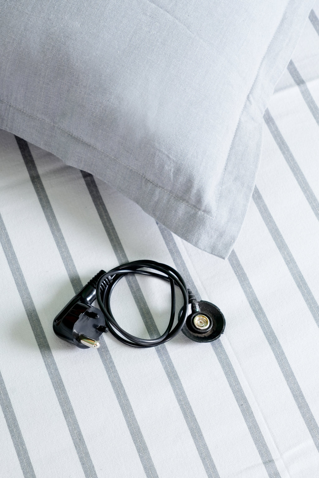 Nidrāya One (Premium Grounding Bedsheet) - Pebble