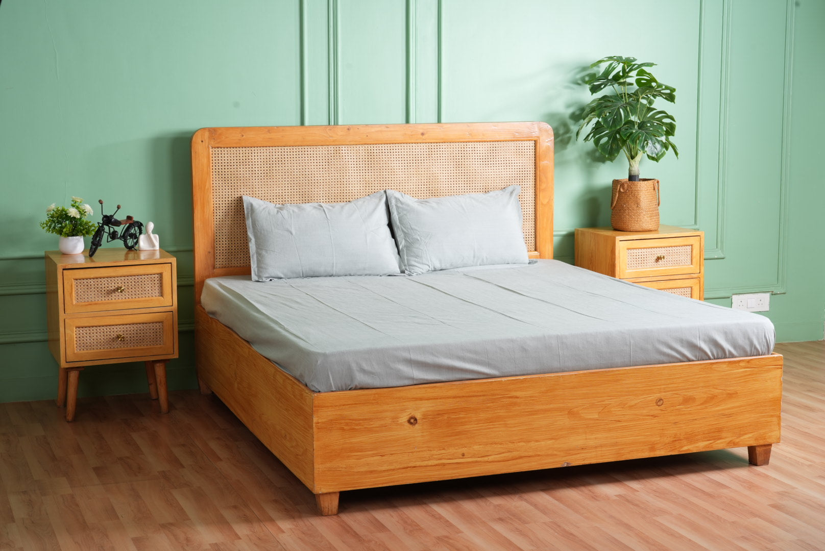 Nidrāya One (Premium Grounding Bedsheet) - Mist