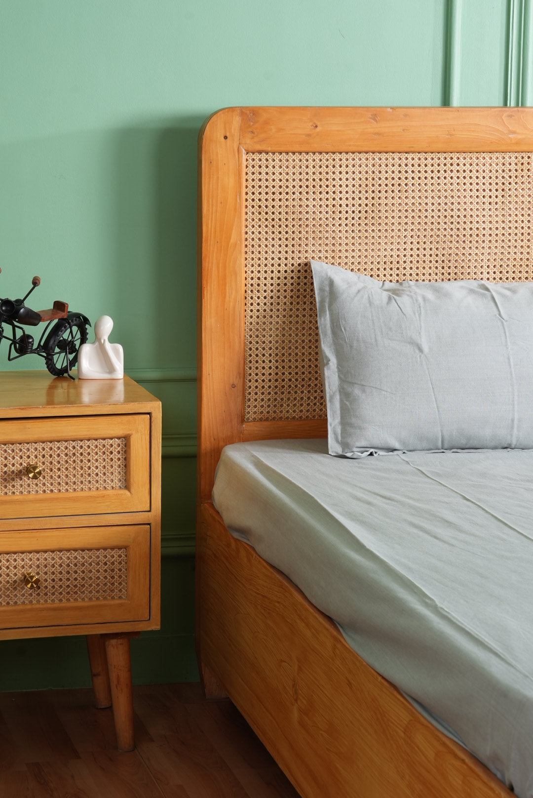 Nidrāya One (Premium Grounding Bedsheet) - Mist